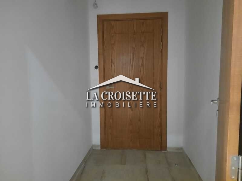 Triplex S+5 avec piscine à La Soukra